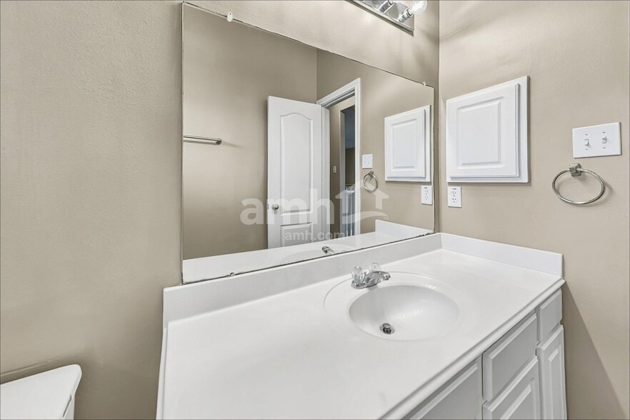 Building Photo - 26004 Castle Meadow Ln