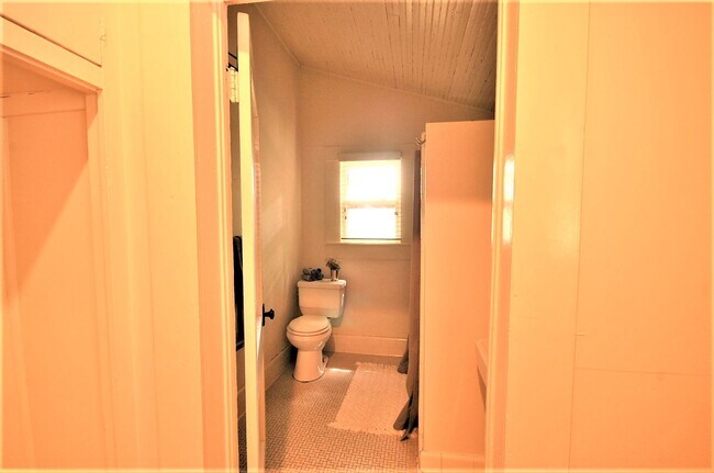 Building Photo - J17