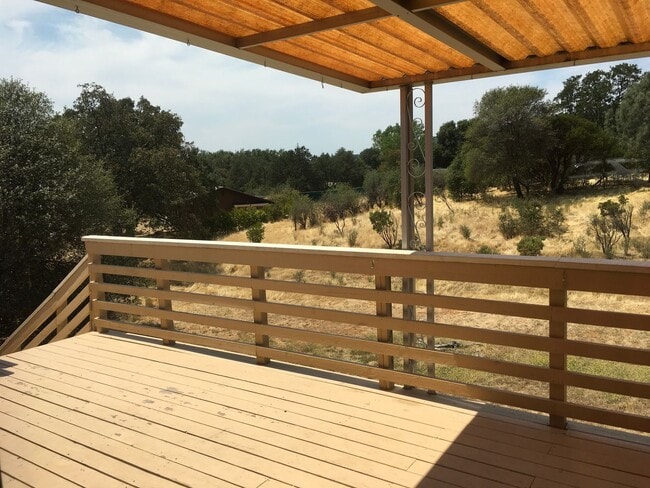 Building Photo - West Redding Home