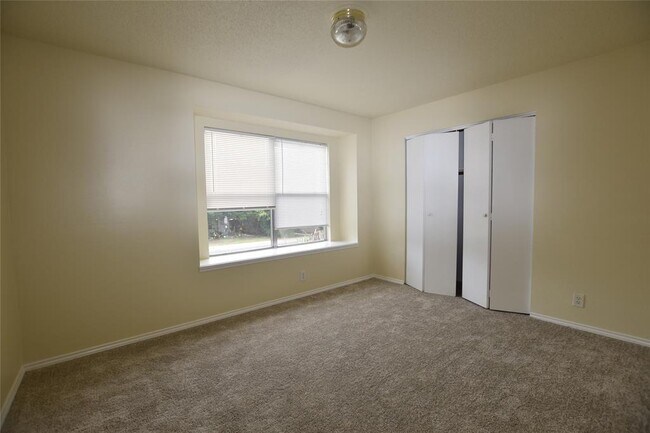 Building Photo - 9707 Copper Creek Dr