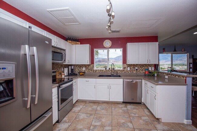 Building Photo - Ocean, Mountains & Sunset Views - 27 PV Panels