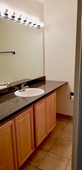 Building Photo - 6020 Oakwood Dr