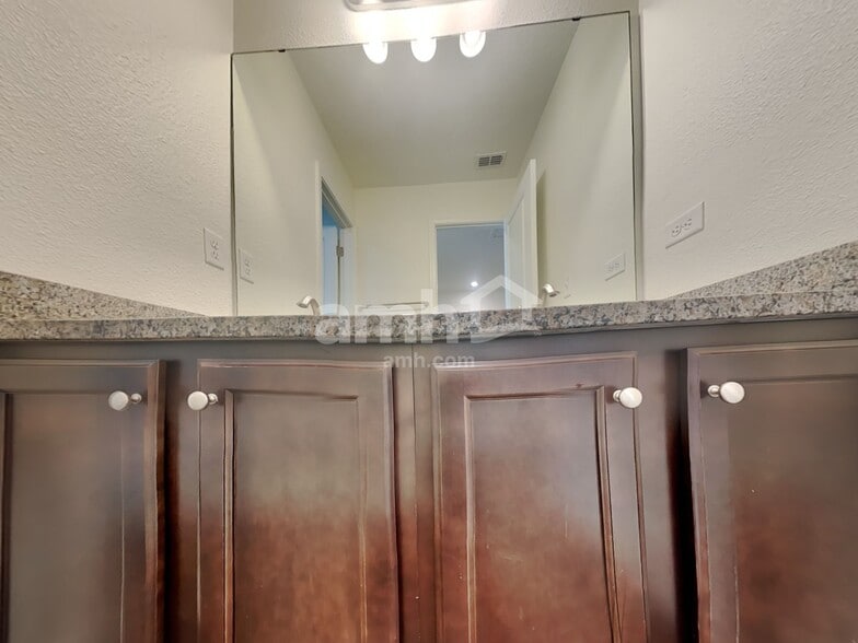 Building Photo - 437 Sandstone Dr