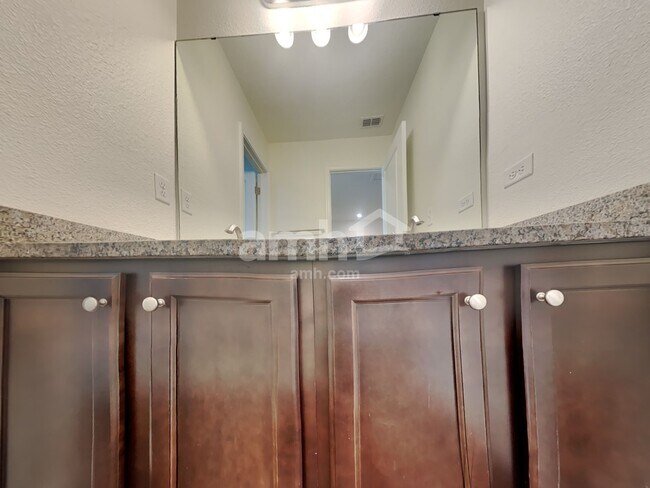 Building Photo - 437 Sandstone Dr