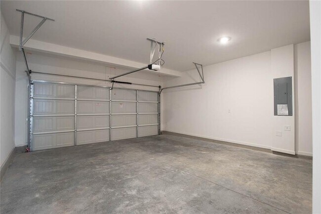 Building Photo - 2425 Livi Ln