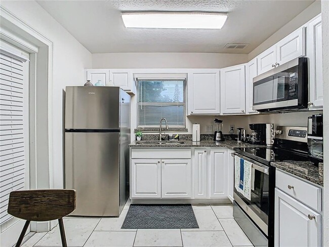 Building Photo - 3025 Long St