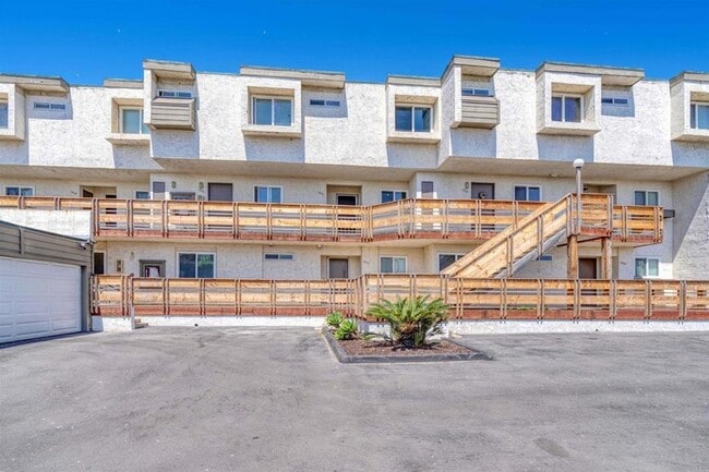 Building Photo - 1502 Seacoast Dr