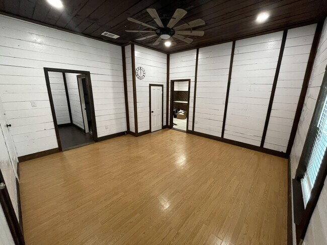 Building Photo - 112 Yates St