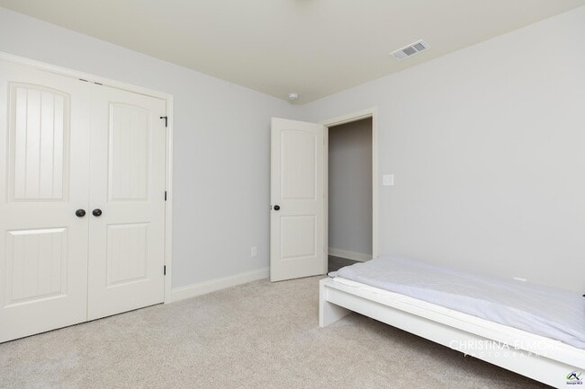 Building Photo - 214 Creek Ridge Dr