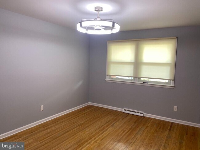 Building Photo - 415 Monmouth Dr