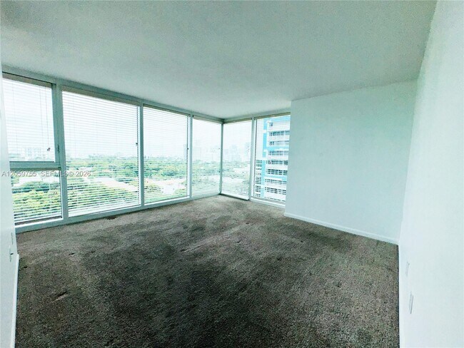 Building Photo - 2101 Brickell Ave