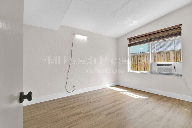 Building Photo - 2431 Key Largo Ln