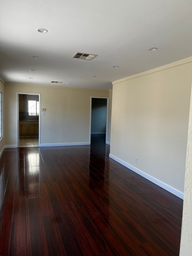 Living room - 210 S Everett St