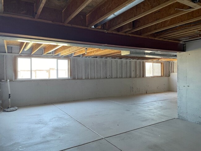 Building Photo - Renovated Home with A/C!