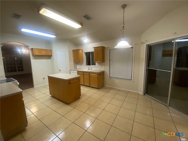 Building Photo - 2128 Modoc Dr