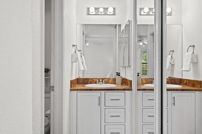 Building Photo - 3975 Hortensia St