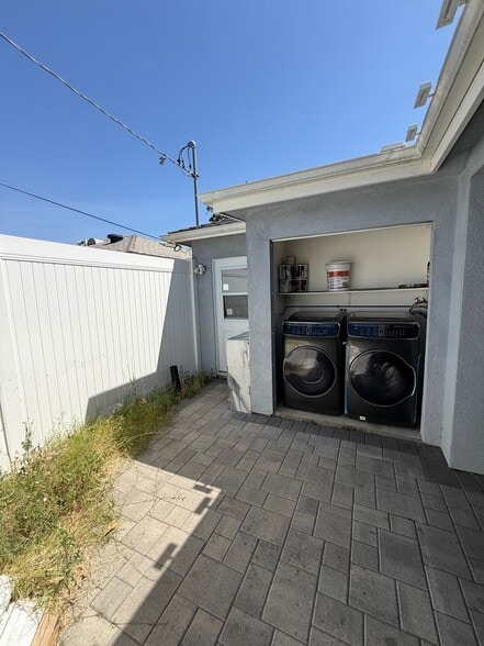 Building Photo - 8225 Ben Ave