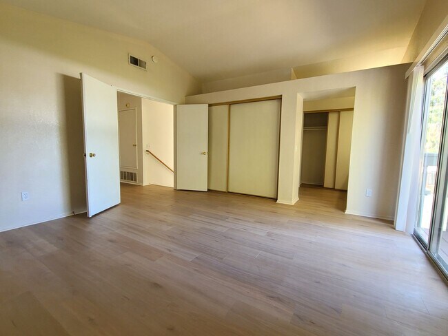 Building Photo - Two-Story 4-Bedroom Home in San Bernardino!