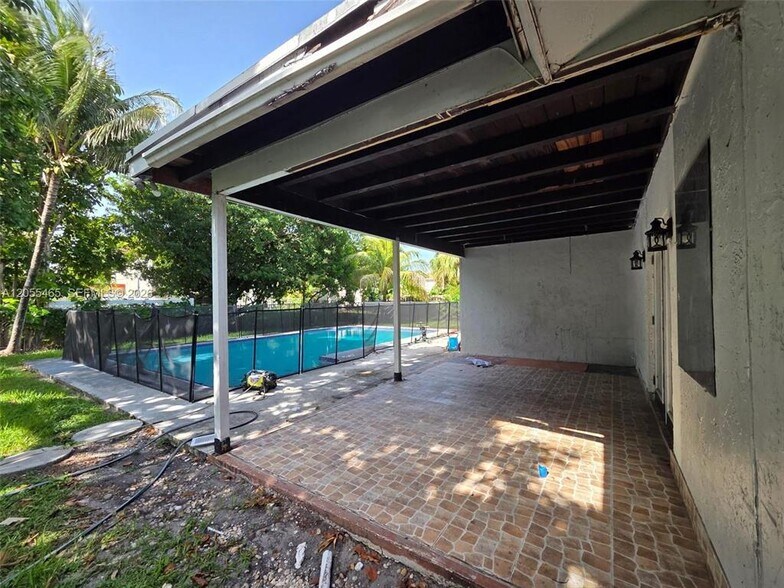 Building Photo - 8227 NW 39th St