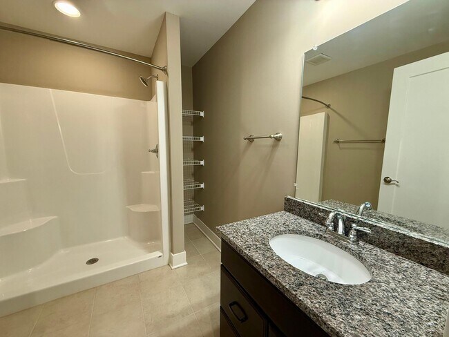 Building Photo - 2564 W Towne St