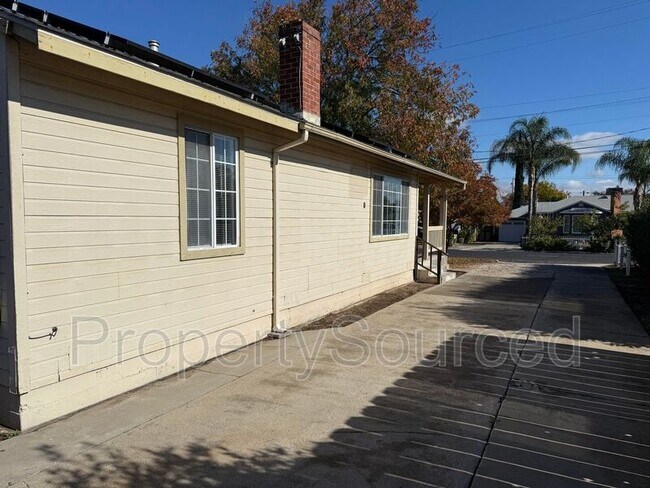 Building Photo - 221 N Lincoln Ave