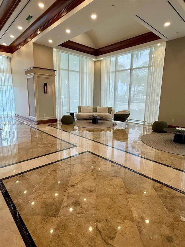 Building Photo - 16500 Collins Ave