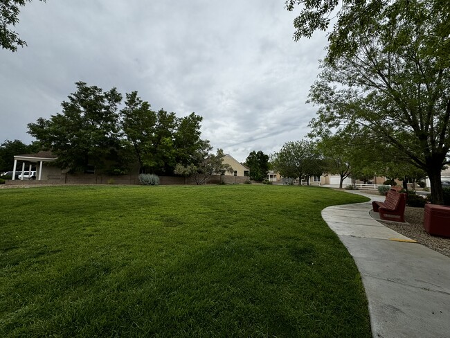 Building Photo - 10712 Stanley Dr NW