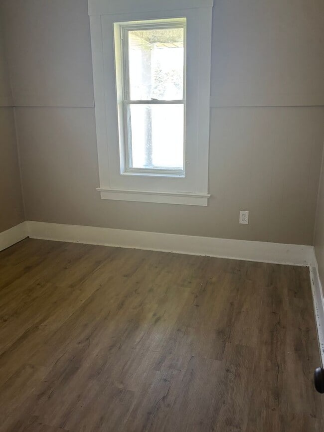 Building Photo - SECTION 8 and EDEN Accepted!! Newly Renovated 3br 2-Story House!