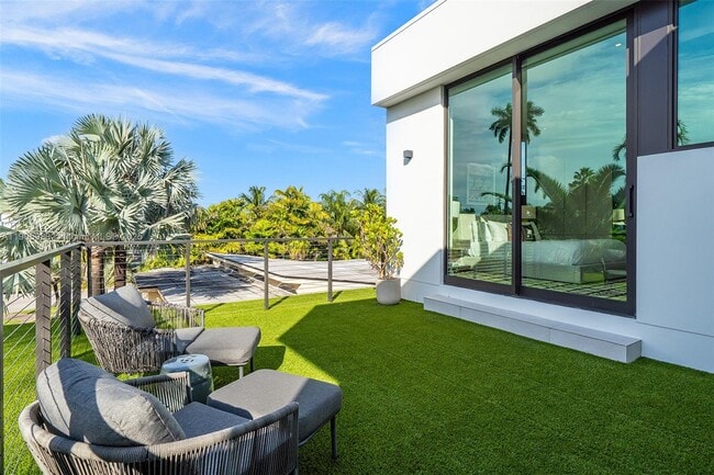 Building Photo - 4585 Nautilus Dr