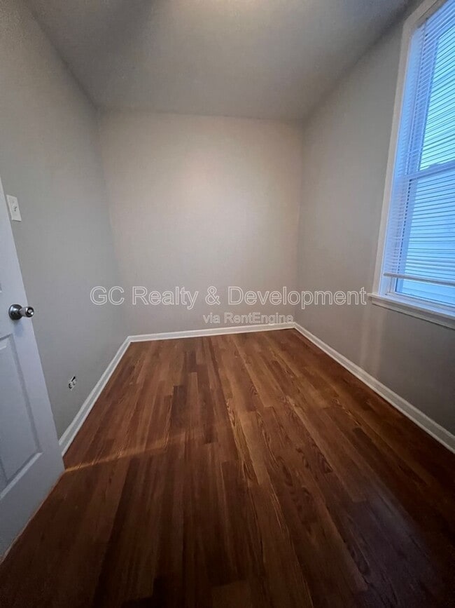 Building Photo - 8336 S Kingston Ave