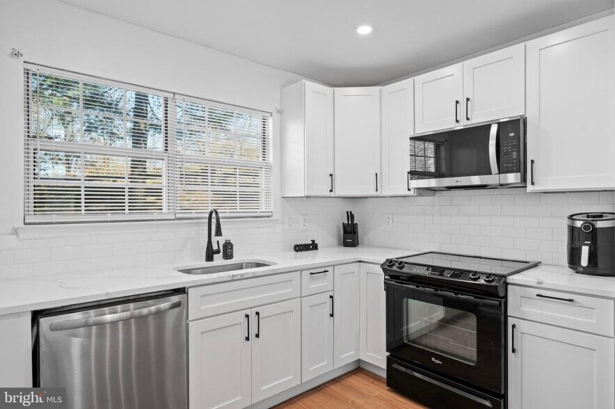 Building Photo - 1337 Upcot Ct