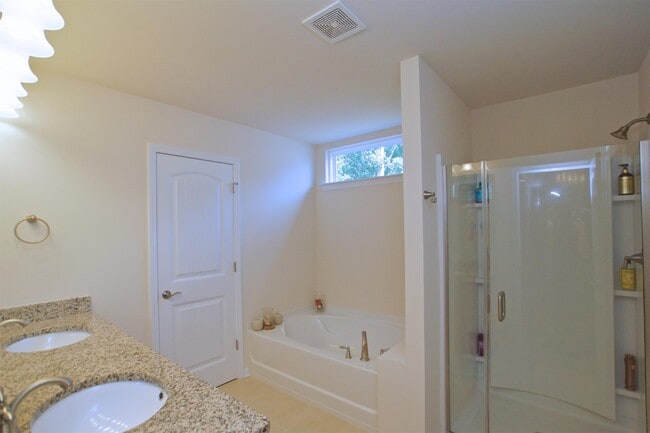 Building Photo - 3637 Manifest Pl