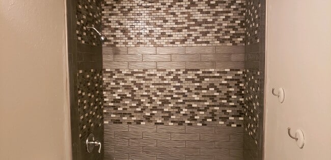 Building Photo - 3717 Brentwood Dr