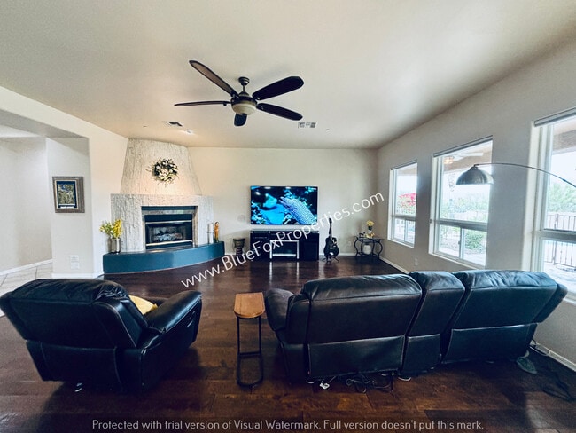 Building Photo - 732 W Burntwater Dr