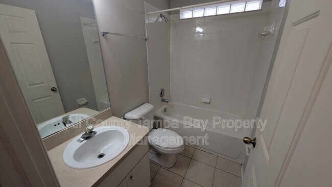 Building Photo - 6047 White Sails Dr