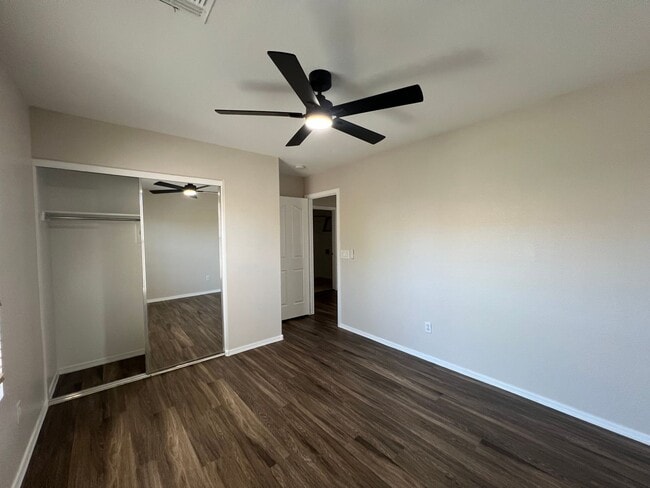 Building Photo - Highly desirable Spectrum community