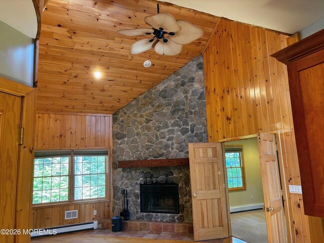 Building Photo - 327 Deerfoot Ln