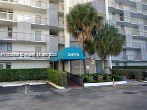 Building Photo - 3475 N Country Club Dr