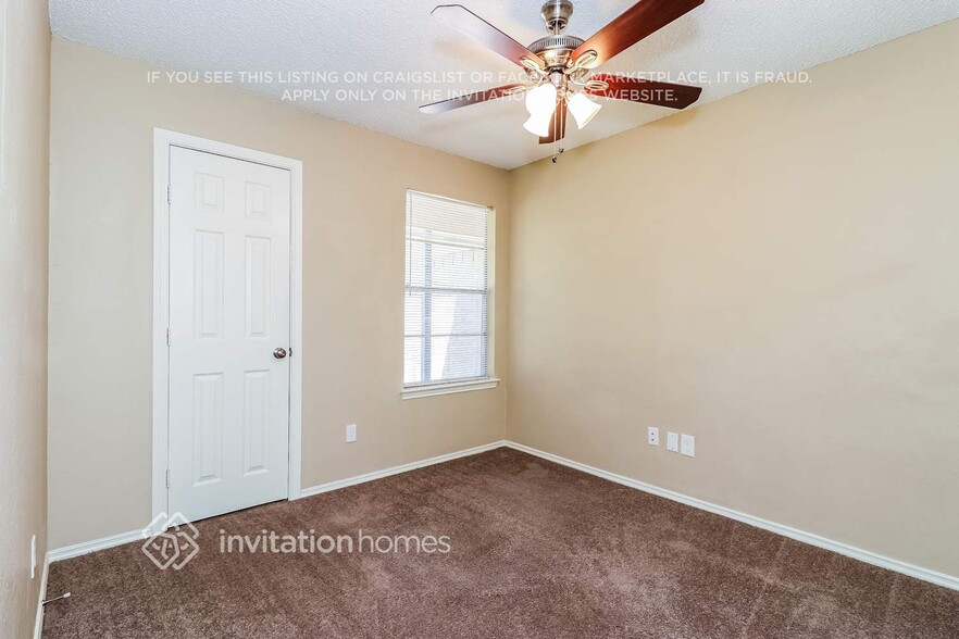 Building Photo - 4719 Crest Dr