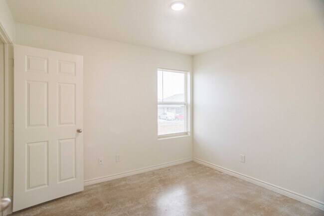 Building Photo - P2-2306 Duntov Drive Temple, TX 76504