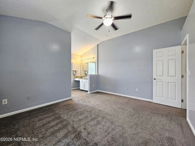 Building Photo - 13041 Staffordshire Dr S