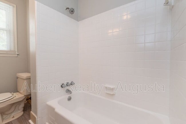 Building Photo - 2416 Barton Chapel Rd