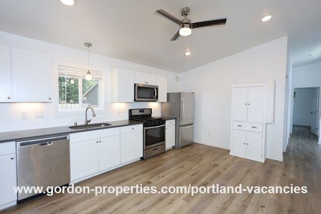 Building Photo - SE 88th Ave - 2 bedroom ADU close to restaurants along SE 92nd Ave