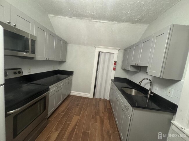 Building Photo - 155 Livingston Ave