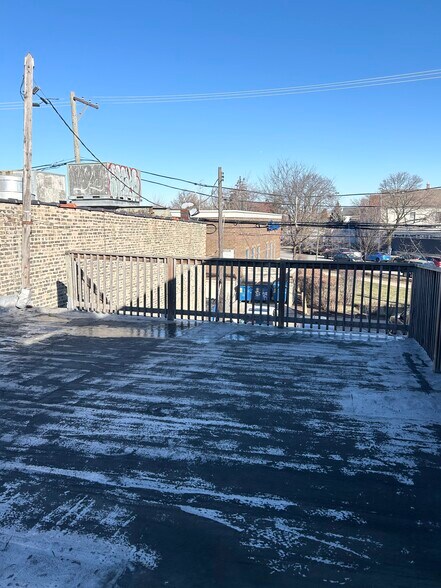 Building Photo - 2827 N Milwaukee Ave