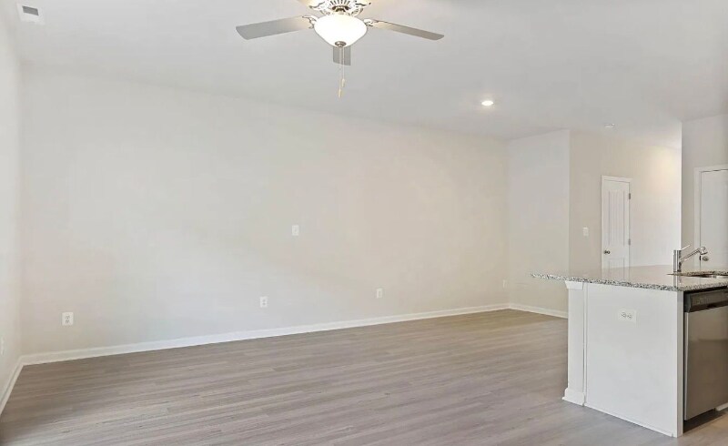 Building Photo - 86 Dumsford St