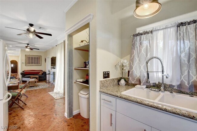 Building Photo - 481 Casa Vista Dr