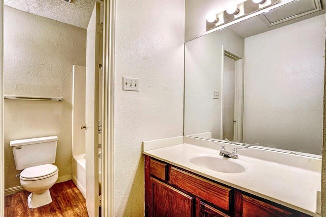 Building Photo - 106 Hughson Ct