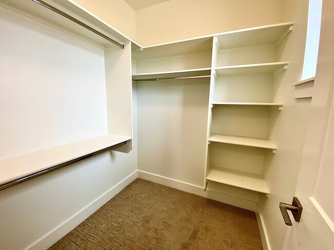 Building Photo - Beautiful Custom 6 Bedroom (2 Primary Bedrooms!) +Office located in NW Meridian