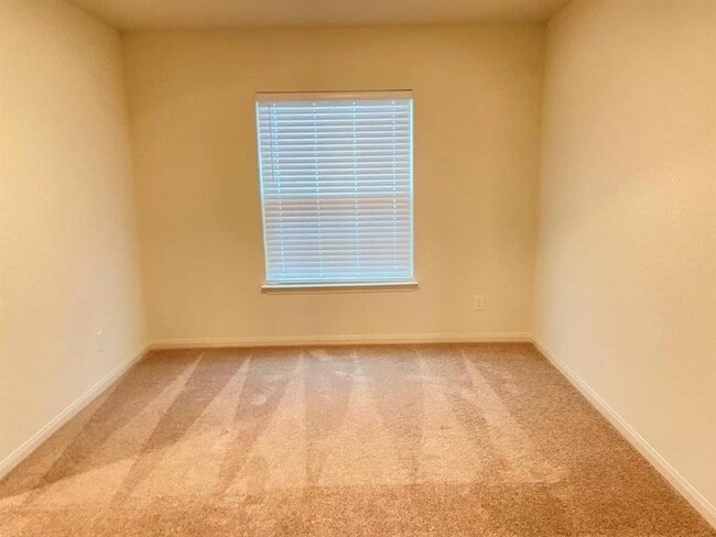 Building Photo - 213 Allington Cir